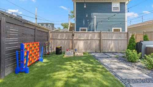 Farm House DT Indy with Pool Table - Photo 4