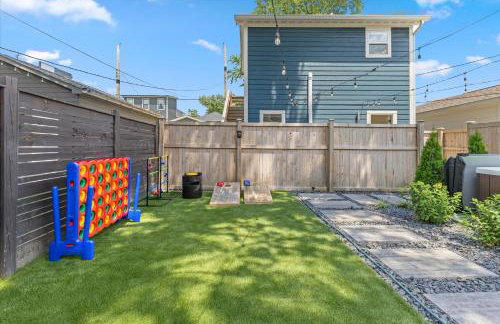 Farm House DT Indy with Pool Table - Photo 4
