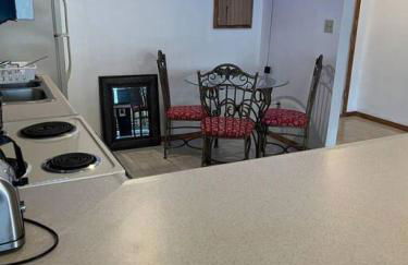 Spacious Apt near Guthrie Packer - Photo 8