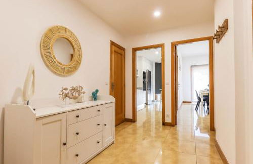 Flor do Mar - Spacious Apartment with Balcony - Foto 7