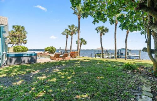 Game Room Theater Luxurious Waterfront Retreat - Photo 69