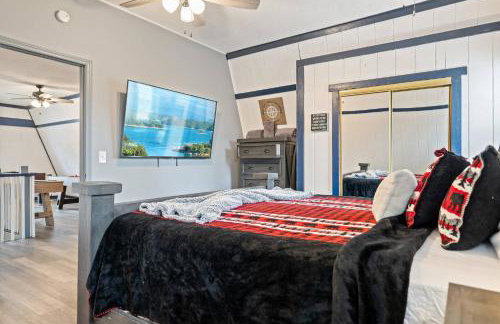 Douglas Lake Cabin with Hot Tub, Golf & Marina Views - Photo 51
