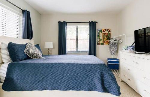 Two blocks from Beach - Walk to the water! - Foto 10