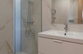 Artistic Studio with Terrace in Foz by HostWise - Foto 28