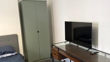 ResiLets Barnard St NEW Large 4 Bed House, Contractor Stays, Central - Foto 2