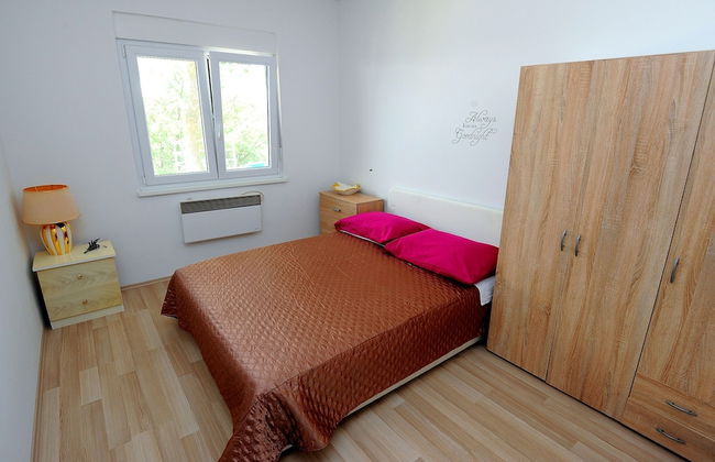 Holiday House With Pool - Photo 4