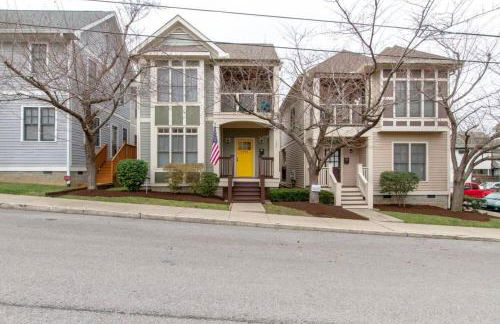 Vibrant Trendy Two Bedroom Home Near Marathon Village - Foto 45