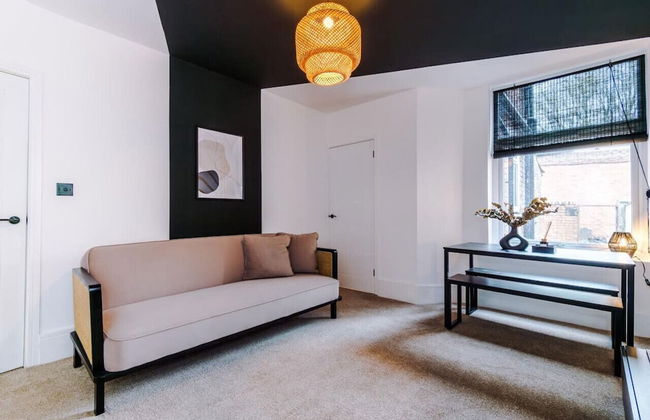 Modern & Chic Four Bedroom Home - Foto 14