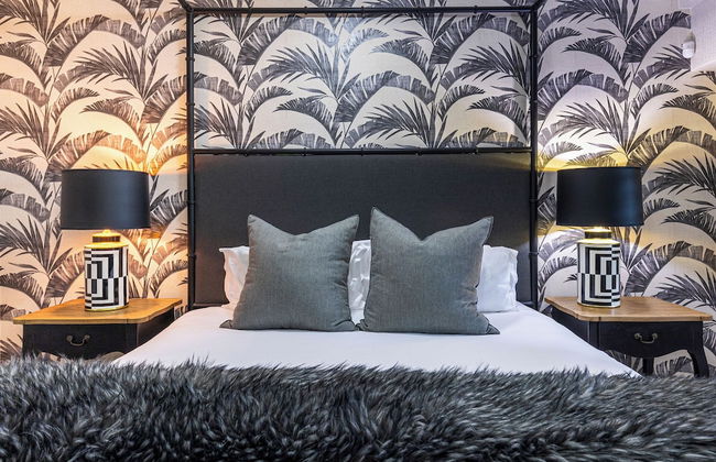 Clifton YOLO Spaces – Clifton Mansion Villa - Photo 55