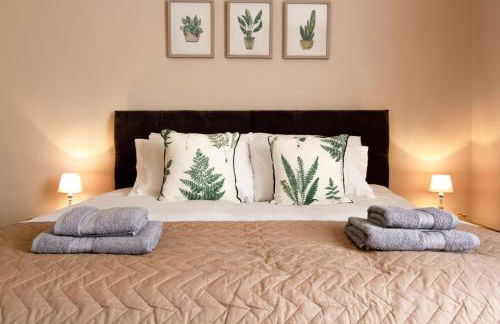 William House - Photo 1