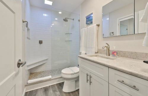 100 steps to beautiful Indian Rocks Beach, oceanside, 2 bedroom updated condo - Foto 17