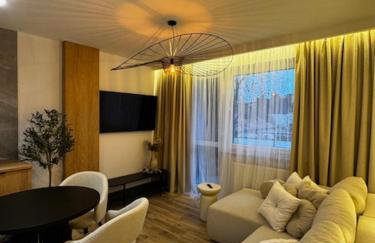 Family & Business Apartments PREMIUM No1 - 1 Bedroom with Private Jacuzzi, Balcony, Parking - Photo 3