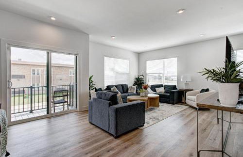 Downtown 1 mi Sleeps 6 wRooftop 3BR 4BED New built Modern Stylish Luxury - Foto 25