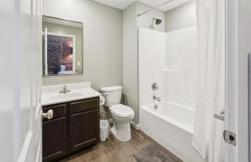 Rustic-Industrial Loft with Courthouse Views apts - Photo 27