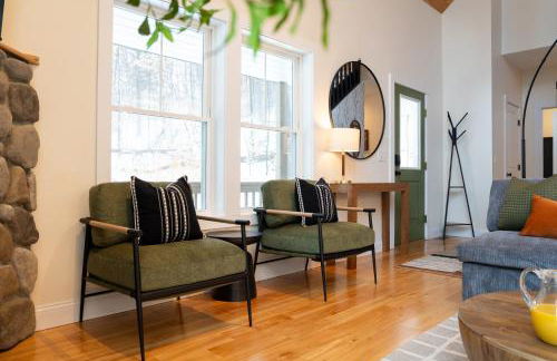 '"Luxury Mountain Getaway'" Sauna, Hot Tub, Massage Chair, Pool Table - Photo 24