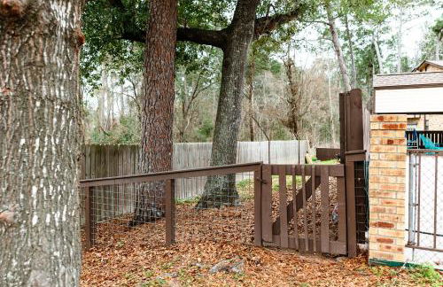 Rest Easy Retreat - 2BR Near SHSU - Pool - WiFi - Free Parking - Foto 77