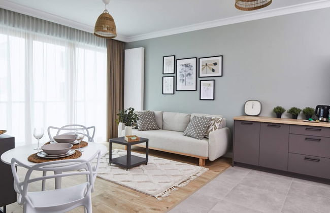 Metro Imielin 8th Floor Apartment - Photo 4