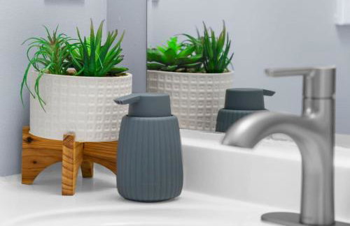 Willow Haven 2BR Cozy Retreat, Close to Hartford - Foto 42