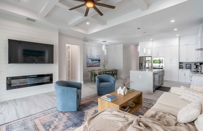 Sparkling new Vanderbilt Beach Luxury Escape - Photo 13