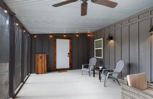 Secluded home with firepit, gas grill, central AC, game room, W/D - Foto 29