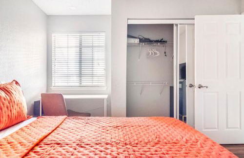 4 Bed 2 Bath, Dog Friendly, Pool, Walk to Stadium - Foto 13