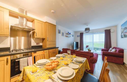 Panoramic Sea-View Family Appartment , Free Parking, Sleeps 6 , Walk to Beach, Station, & Town - Foto 24