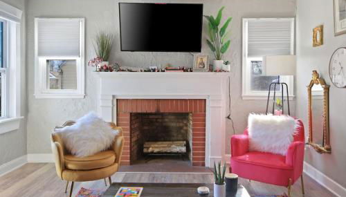 Down the Rabbit Hole walk to downtown - Foto 4