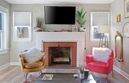 Down the Rabbit Hole walk to downtown - Foto 4