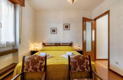 Sciura Elena's Terrace With Lake, Mounts & Valley by Halldis - Foto 15