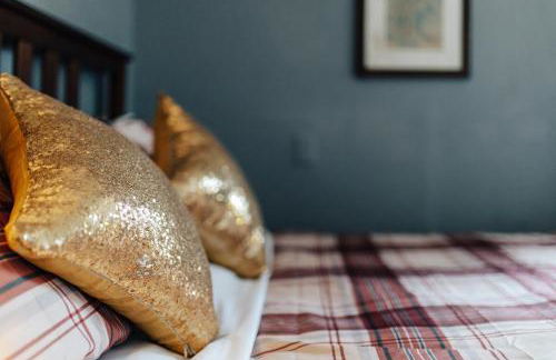 Cozy stay at Twin Treehouse in UT, Moody with Free parking - Photo 29