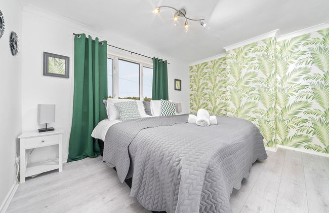 Rothesay House by Klass Living - Photo 2