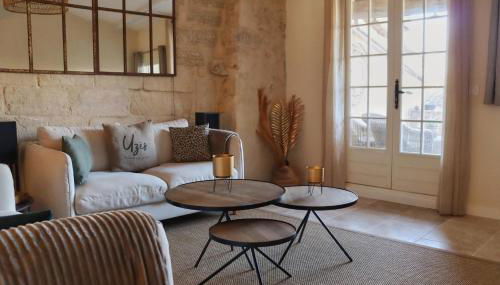 La Grande Bourgade-Authentique Maison en Pierre avec Terrasse Climatisation au Cœur d'Uzès - Foto 3