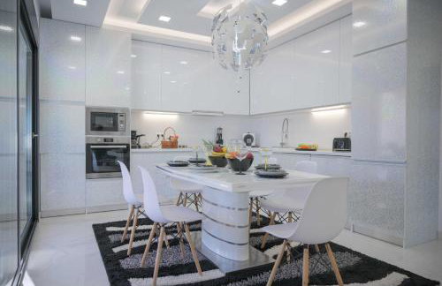 6 Bed Villa - Sleeps 15 - Pets - Pool - Jacuzzi - Foto 6