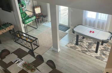 Modern Home near Lake w HotTub, Game Room, Fireplace - Foto 17