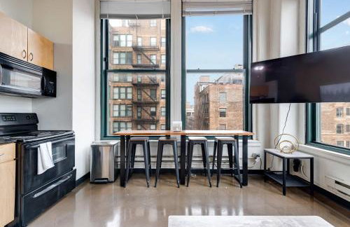 West Loop - City Views With In & Out Parking 6 - Photo 37