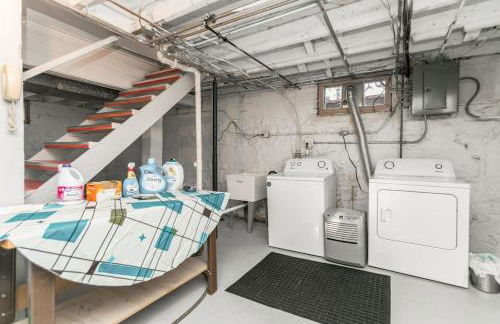 1960s Gem-Close to Downtown And In a Quiet Area - Photo 22