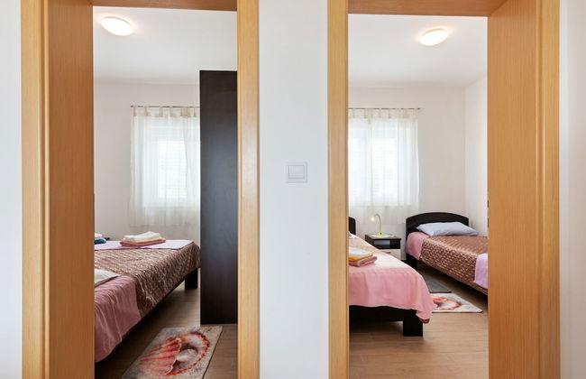 Simplistic Apartment in Neviđane near Sea - Foto 6