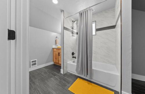 South Perry Dist Fenced Yard & Hot tub - Foto 18