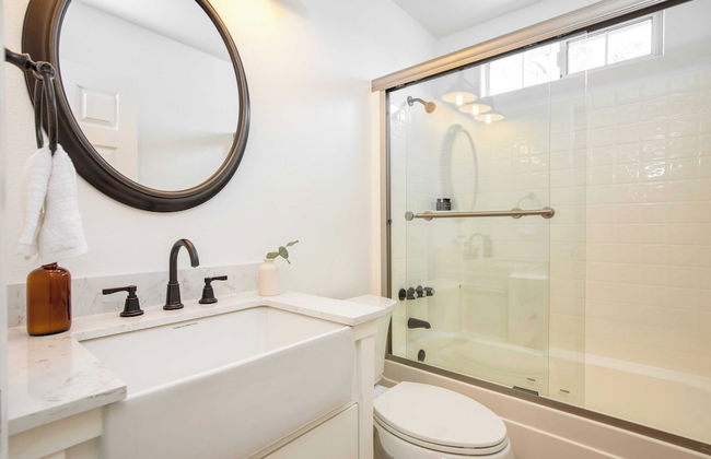 The Riesling Retreat by Avantstay Estate w/ Pool, Hottub, Putting Green & Pickle Ball Court! - Photo 3