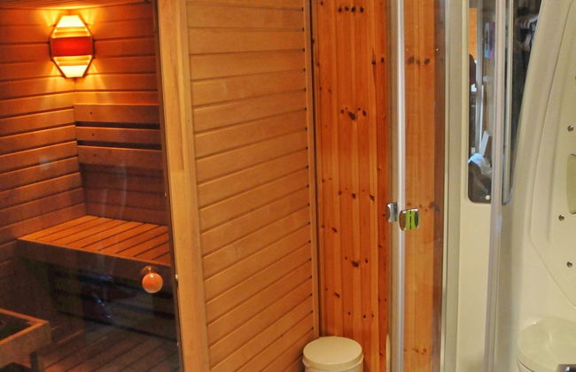 Holiday Home with Terrace, Garden, BBQ, Sauna & Hot Tub - Foto 7