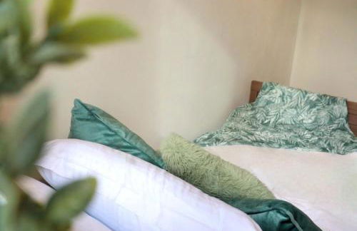 Heathrow Modern House with Parking & Fast WiFi - Foto 32