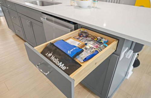 NEW Luxury Condo, Rooftop Terrace, EV Charger! - Foto 10