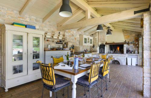 Villa Lipa for 8 persons near Pula with 41 m2 heated pool, beautiful garden, sauna & kids playground - Foto 52