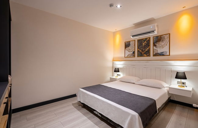 Eluxio Suite Hotel - Photo 23