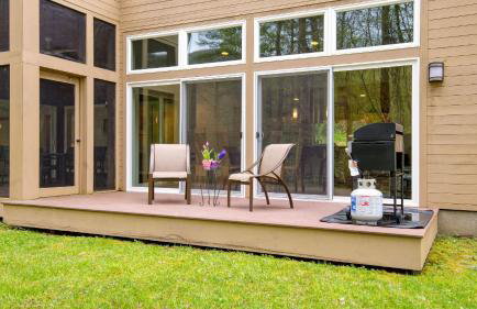 Secluded Modern Enclosed Patio Forest Views Woodland Zen by AvantStay - Foto 24