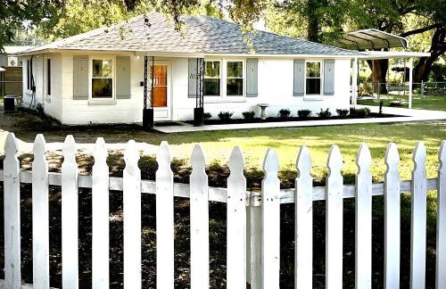 White Picket Fence - EV Charger! - Foto 36
