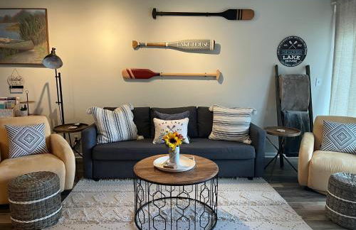 Newly Updated Modern, Spacious, and Cozy Condo- Right on the Lake! - Foto 35