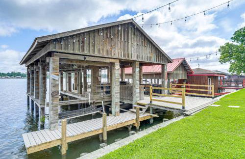 Lakefront Oscar Home with Game Room and Boat Dock! - Foto 36