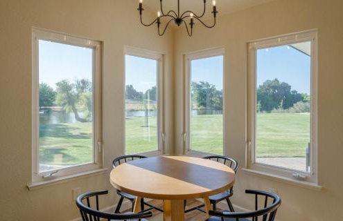 Riverfront Beauty with Pickle Ball Court - Foto 26