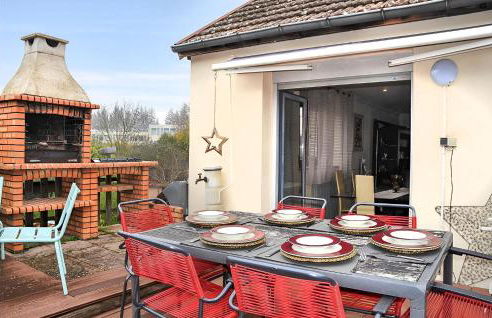 3 Bedroom Awesome Apartment In Autun - Foto 7